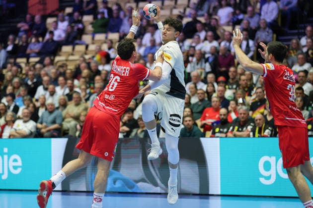 Deutschland - Österreich, EHF EM 2026 Marko Grgic (Deutschland, 71) gegen Lukas Herburger (Österreich, 26). Handball EHF Europameisterschaft, Länderspiel zwischen Deutschland und Österreich am 15. Januar 2026 in Herning (Dänemark)., Herning Dänemark Jyske Bank Boxen