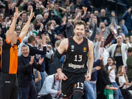 Begeistert . . . Bayerns 13 Andreas OBST. Basketball: Bayern - Panathinaikos Athen. Euroleague, FC Bayern Basketball - Panathinaikos AKTOR Athen, Runde 22, Saison 2025-2026, am 15.01.2026 in Muenchen, S A P G A R D E N, Deutschland. Quelle Copyright Credit : Oryk HAIST