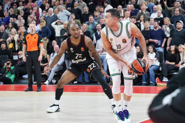 Kostas Sloukas (Panathinaikos AKTOR Athen, 10) mit Isiaha Mike (FC Bayern Basketball, 22), GER, FC Bayern Basketball vs. Panathinaikos AKTOR Athen, Basketball, Euroleague, 22. Spieltag, Saison 2025 2026, 15.01.2026, GER, FC Bayern Basketball vs. Panathinaikos AKTOR Athen, Basketball, Euroleague, 22. Spieltag, Saison 2025 2026, 15.01.2026 Muenchen Copyright: xEibner-Pressefoto JennixMaulx EP_JML