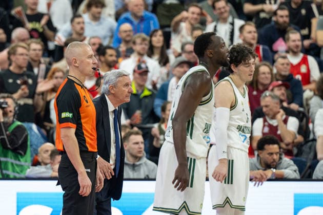 Chefcoach Svetislav Persic (FC Bayern Basketball) in Spaehposition, FC Bayern Basketball vs. Panathinaikos Aktor Athen, EuroLeague 22. Spieltag, 15.01.2026 Muenchen Bayern Deutschland