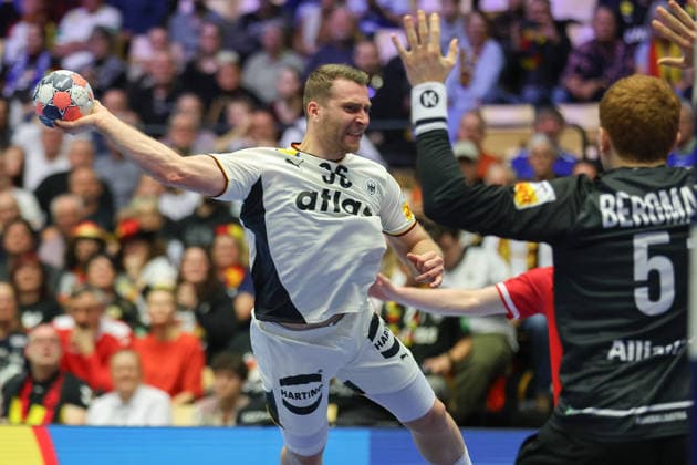 Deutschland - Österreich, EHF EM 2026 Lukas Mertens (Deutschland, 36) gegen Torwart Leon Bergmann (Österreich, 51). Handball EHF Europameisterschaft, Länderspiel zwischen Deutschland und Österreich am 15. Januar 2026 in Herning (Dänemark)., Herning Dänemark Jyske Bank Boxen