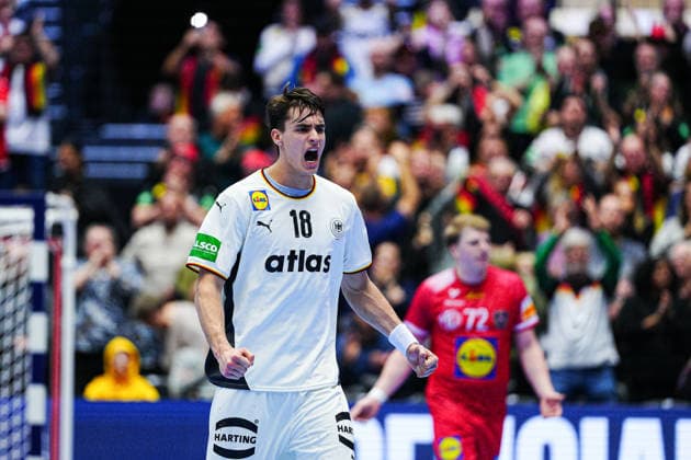 Julian Koester (Deutschland, 18) jubelt Jubel nach Sieg Spielende DEN, Deutschland vs. Oesterreich, Handball, EHF Europameisterschaft 2026, Gruppe A, Spieltag 1, 15.01.2026 DEN, Deutschland vs. Oesterreich, Handball, EHF Europameisterschaft 2026, Gruppe A, Spieltag 1, 15.01.2026 Herning Copyright: xEibner-Pressefoto MarcelxvonxFehrnx EP_MFN