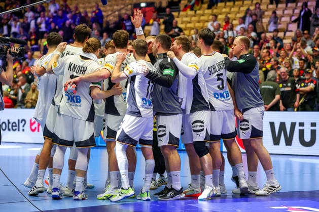15.01.2026, Handball, Men s EHF EURO 2026, Deutschland - Östereich, Jyske Bank Boxen in Herning, Dänemark, Preliminary Round: Jubel nach dem Sieg der deutschen Mannschaft. Dänemark *** 15 01 2026, Handball, Men s EHF EURO 2026, Germany Östereich, Jyske Bank Boxen in Herning, Denmark, Preliminary Round jubilation after the victory of the German team Denmark