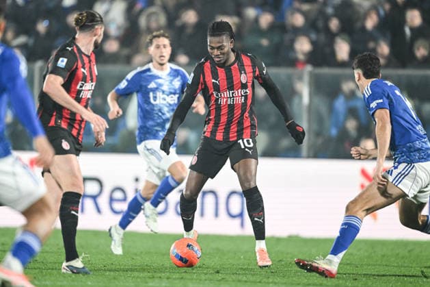 CALCIO - Serie A - Como 1907 vs AC Milan Rafael Leao of AC Milan in action during the Italian Serie A football match between Calcio Como and AC Milan on January 15th, 2026 at the Giuseppe Senigallia stadium in Como, Italy Como Italy  Copyright: xIPAxSport ABACAx