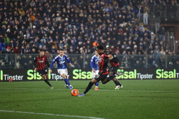 MILAN, ITALY - JANUARY 15: Christopher Nkunku of AC Milan in action during the Serie A match between Como 1907 vs AC Milan at Giusepe Sinigaglia Stadium on January 15, 2026 in Milan, Italy. during Como 1907 vs AC Milan, Italian soccer Serie A match in Como, Italy, January 15 2026  Copyright: xMattiaxMartegani IPAxSportx xipa-agency.netx xx IPA_70113639 IPA_Agency_IPA70113639