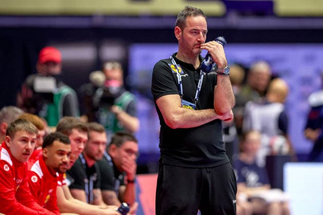 15.01.2026, Handball, Men s EHF EURO 2026, Deutschland - Österreich, Jyske Bank Boxen in Herning, Dänemark, Preliminary Round: Headcoach Iker Romero Fernandez (Austria hc) Dänemark