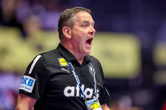 15.01.2026, Handball, Men s EHF EURO 2026, Deutschland - Österreich, Jyske Bank Boxen in Herning, Dänemark, Preliminary Round: Headcoach Alfred Gislason (Germany hc) gestikulierend am Spielfeldrand Dänemark
