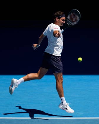 January 16, 2026: Roger Federer of Switzerland practises on Rod Laver Arena ahead of his guest appearance at the opening ceremony where he will play against other past winners of the 2026 Australian Open in Melbourne, Australia. Cal Media Melbourne Australia - ZUMAc04_ 20260116_faf_c04_001 Copyright: xSydneyxLowx