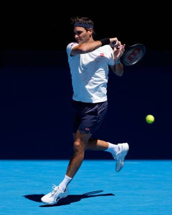 January 16, 2026: Roger Federer of Switzerland practises on Rod Laver Arena ahead of his guest appearance at the opening ceremony where he will play against other past winners of the 2026 Australian Open in Melbourne, Australia. Cal Media Melbourne Australia - ZUMAc04_ 20260116_faf_c04_013 Copyright: xSydneyxLowx