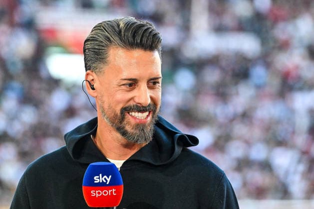 GER, 1. FBL, FC Augsburg vs FC Bayern München 30.08.2025, WWK-Arena, Augsburg, GER, 1. FBL, FC Augsburg vs FC Bayern München, im Bild Sandro Wagner (FC Augsburg)