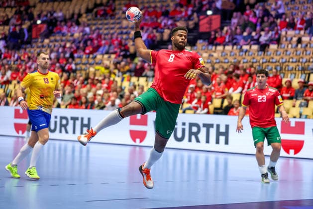 16.01.2026, Handball, Men s EHF EURO 2026, Portugal - Rumänien, Jyske Bank Boxen in Herning, Dänemark, Preliminary Round: Victor Manuel Iturriza Alvarez (Portugal 08) Dänemark