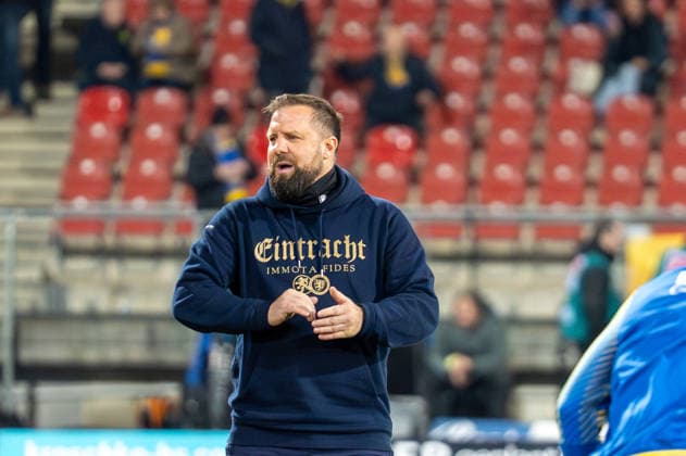Deutschland, Fussball, 2. Bundesliga, Eintracht Braunschweig - 1. FC Magdeburg am 16.01. in Braunschweig (Eintracht-Stadion): Heiner Backhaus (Eintracht Braunschweig) vor dem Anpfiff
