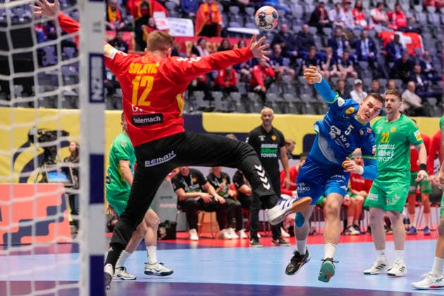 European Handball Championship, Slovenia - Montenegro Baerum 20260116. Slovenia s Nik Henigman during the European Championship, EM, Europameisterschaft handball match between Slovenia and Montenegro in Unity arena. Photo: Cornelius Poppe NTB Baerum Norway EDITORIAL USE ONLY. RESTRICTED USE FOR BETTING COMPANIES Ref:_SPOcwzjbfWMpug.jpg *** European Handball Championship, Slovenia Montenegro Baerum 20260116 Slovenia s Nik Henigman during the European Championship handball match between Slovenia and Montenegro in Unity arena Photo Cornelius Poppe NTB Baerum Norway EDITORIAL USE ONLY RESTRICTED USE FOR BETTING COMPANIES  Copyright: xCorneliusxPoppex xNTBx