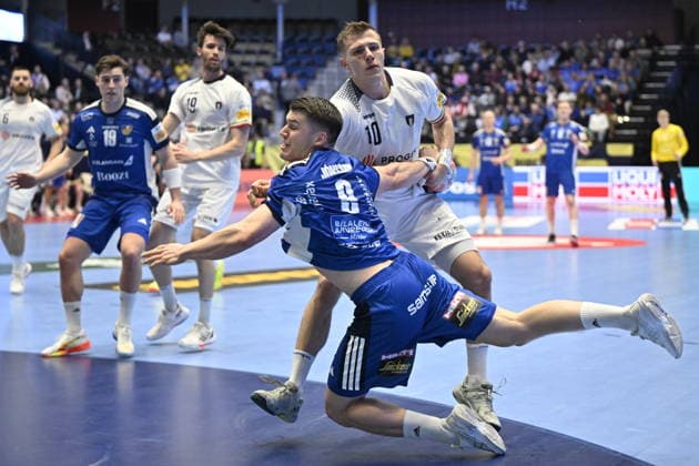 KRISTIANSTAD, SVERIGE 20260116 Iceland s Bjarki Mar Elisson and Italy s Giacomo Savini in action during the 2026 EHF European Men s Handball Championship (the EHF Euro 2026) match between Iceland and Italy at Kristianstad Arena, in Kristianstad, Sweden, on January 16, 2026. KRISTIANSTAD SVERIGE x50090x