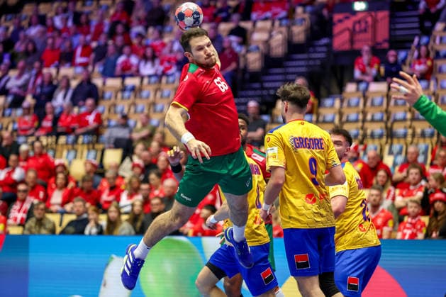 16.01.2026, Handball, Men s EHF EURO 2026, Portugal - Rumänien, Jyske Bank Boxen in Herning, Dänemark, Preliminary Round: Joao Pedro Vinhas Silva Gomes (Portugal 66) Sorin Paul Grigore (Romania 09) Dänemark