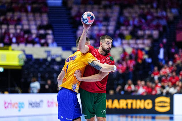 Robert Militaru (Rumaenien, 08), Martim Costa (Portugal, 79) DEN, Portugal vs. Rumaenien, Handball, EHF Europameisterschaft 2026, Gruppe B, Spieltag 1, 16.01.2026 DEN, Portugal vs. Rumaenien, Handball, EHF Europameisterschaft 2026, Gruppe B, Spieltag 1, 16.01.2026 Herning Copyright: xEibner-Pressefoto MarcelxvonxFehrnx EP_MFN