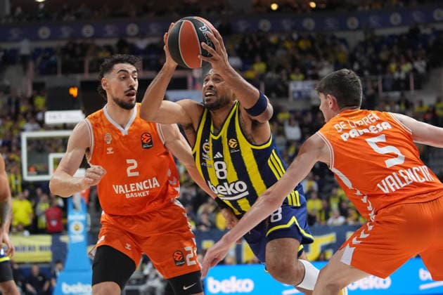 Fenerbahce Beko v Valencia Basket - EuroLeague ISTANBUL, TURKIYE - JANUARY 16: Talen Horton-Tucker (8) of Fenerbahce Beko in action against Josep Puerto (2) of Valencia Basket during the EuroLeague week 22 basketball match between Fenerbahce Beko and Valencia Basket at Ulker Sports and Event Hall in Istanbul, Turkiye on January 16, 2026. Beyza Comert Anadolu Istanbul Turkey. Editorial use only. Please get in touch for any other usage.  Copyright: x2026xAnadoluxBeyzaxComertx