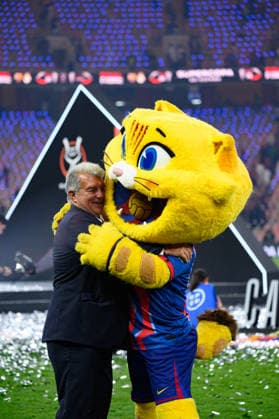 Joan Laporta and Cat Culer seen during Spanish Supercup Final game between teams of FC Barcelona, Barca and Real Madrid (Iris Arsenie Ball Raw Images) Jeddah King Abdullah Sports City Saudi Arabia Copyright: xIrisxArseniex irisarsenie-barcelona-realmadrid-2526-saudi-40