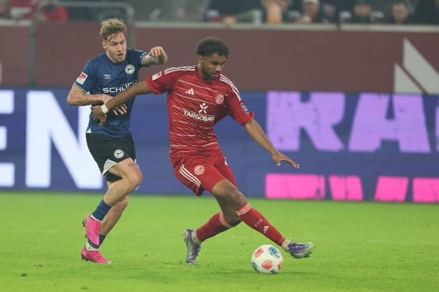 GER, 2. FBL. Fortuna Duesseldorf vs. Arminia Bielefeld 16.01.2026, Merkur Spiel-Arena, Duesseldorf, GER, 2. FBL. Fortuna Duesseldorf vs. Arminia Bielefeld , im Bild: Kenneth Schmidt (Fortuna Duesseldorf 4), im Zweikampf gegen Joel Grodowski (Arminia Bielefeld 11),