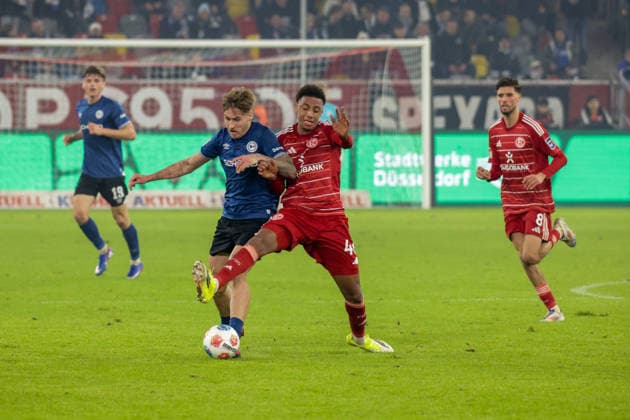 16.01.2026, xgrfx, Fussball 2.Bundesliga, Fortuna Duesseldorf - Arminia Bielefeld v.l. Joel Grodowski (Arminia Bielefeld), Elias Egouli (Fortuna Düsseldorf) (DFL DFB REGULATIONS PROHIBIT ANY USE OF PHOTOGRAPHS as IMAGE SEQUENCES and or QUASI-VIDEO) Duesseldorf