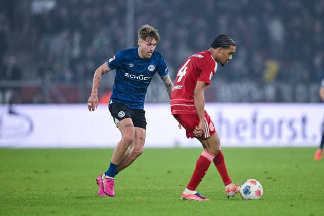 16.01.2026, Fussball, 2. Bundesliga, 18. Spieltag Saison 2025 2026, Fortuna Düsseldorf - DSC Arminia Bielefeld, Joel Grodowski (DSC Arminia Bielefeld), Kenneth Schmidt (Fortuna Düsseldorf) xRHR-FOTO TKx