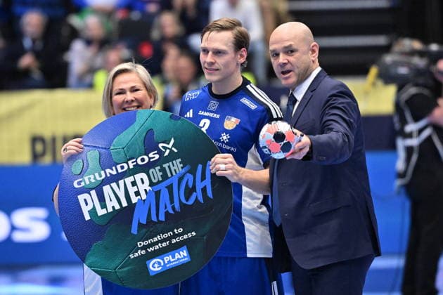 KRISTIANSTAD, SWEDEN 20260116 President of Iceland Halla Tomasdottir after with Player of the match Iceland s Janus Dadi Smarason after the 2026 EHF European Men s Handball Championship (the EHF Euro 2026) match between Iceland and Italy at Kristianstad Arena, in Kristianstad, Sweden, on January 16, 2026. KRISTIANSTAD SWEDEN x50090x