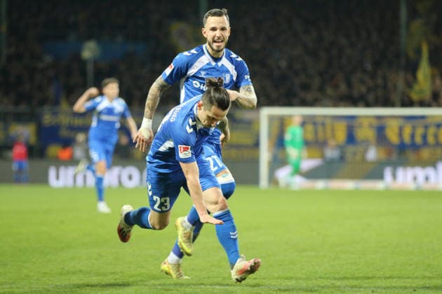 16.01.2026 Fußball Herren 2025 2026 2. Bundesliga 18. Spieltag Eintracht Braunschweig - 1. FC Magdeburg Eintracht-Stadion Braunschweig Baris Atik (Magdeburg, 23, blau) und Falko Michel (Magdeburg, 21, blau) beim Torjubel nach dem 2:0. Braunschweig Niedersachsen Deutschland