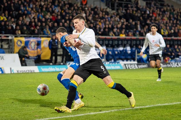 Deutschland, Fussball, 2. Bundesliga, Eintracht Braunschweig - 1. FC Magdeburg am 16.01. in Braunschweig (Eintracht-Stadion): Erencan Yardimci (Eintracht Braunschweig 9)