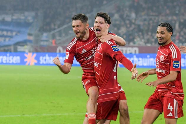 Cedric Itten (Duesseldorf 13) jubelt nach dem Tor zum 1:0 mit Florent Muslija (Duesseldorf 24) Kenneth Schmidt (Duesseldorf 4) 16.01.2026 Fussball Fortuna Duesseldorf vs DSC Arminia Bielefeld, Merkur Spiel-Arena, Duesseldorf, DFB DFL REGULATIONS PROHIBIT ANY USE OF PHOTOGRAPHS AS IMAGE SEQUENCES AND OR QUASI-VIDE