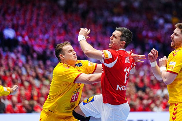 Samoil Ristevski (Nordmazedonien, 31), Rasmus Lauge (Daenemark, 11) DEN, Daenemark vs. Nordmazedonien, Handball, EHF Europameisterschaft 2026, Gruppe B, Spieltag 1, 16.01.2026 DEN, Daenemark vs. Nordmazedonien, Handball, EHF Europameisterschaft 2026, Gruppe B, Spieltag 1, 16.01.2026 Herning Copyright: xEibner-Pressefoto MarcelxvonxFehrnx EP_MFN