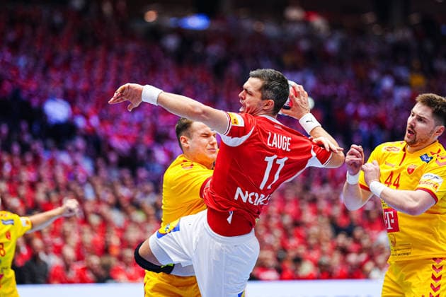 Samoil Ristevski (Nordmazedonien, 31), Rasmus Lauge (Daenemark, 11) DEN, Daenemark vs. Nordmazedonien, Handball, EHF Europameisterschaft 2026, Gruppe B, Spieltag 1, 16.01.2026 DEN, Daenemark vs. Nordmazedonien, Handball, EHF Europameisterschaft 2026, Gruppe B, Spieltag 1, 16.01.2026 Herning Copyright: xEibner-Pressefoto MarcelxvonxFehrnx EP_MFN