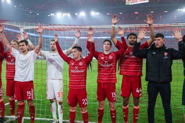 Fußball 2. Bundesliga 18. Spieltag Fortuna Düsseldorf - DSC Arminia Bielefeld am 16.01.2026 in der Merkur Spiel-Arena in Düsseldorf V.l.n.r.: Florian Kastenmeier ( Düsseldorf ), Shinta Appelkamp ( Düsseldorf ), Cedric Itten ( Düsseldorf ), Elias Egouli ( Düsseldorf ) DFL regulations prohibit any use of photographs as image sequences and or quasi-video.