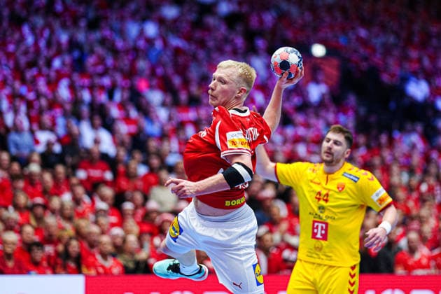 Wurf Tor Magnus Saugstrup (Daenemark, 15) DEN, Daenemark vs. Nordmazedonien, Handball, EHF Europameisterschaft 2026, Gruppe B, Spieltag 1, 16.01.2026 DEN, Daenemark vs. Nordmazedonien, Handball, EHF Europameisterschaft 2026, Gruppe B, Spieltag 1, 16.01.2026 Herning *** Throw Goal Magnus Saugstrup Denmark, 15 DEN, Denmark vs North Macedonia, Handball, EHF European Championship 2026, Group B, Matchday 1, 16 01 2026 DEN, Denmark vs North Macedonia, Handball, EHF European Championship 2026, Group B, Matchday 1, 16 01 2026 Herning Copyright: xEibner-Pressefoto MarcelxvonxFehrnx EP_MFN