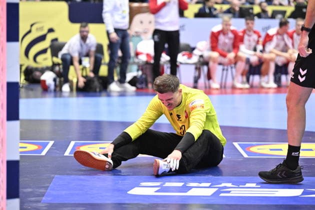 KRISTIANSTAD, SVERIGE 20260116 Poland s goal keeper Jakub Skrzyniarz is injured during the 2026 EHF European Men s Handball Championship (the EHF Euro 2026) match between Hungary and Poland at Kristianstad Arena, in Kristianstad, Sweden, on January 16, 2026. KRISTIANSTAD SVERIGE x50090x