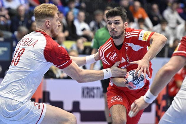 KRISTIANSTAD, SVERIGE 20260116 Hungary s Gergo Fazekas in action against Poland s Tomasz Gebala during the 2026 EHF European Men s Handball Championship (the EHF Euro 2026) match between Hungary and Poland at Kristianstad Arena, in Kristianstad, Sweden, on January 16, 2026. KRISTIANSTAD SVERIGE x50090x