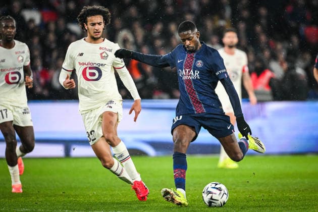 January 16, 2026, Lamorlaye, France, France: Ayyoub BOUADDI of Lille and Ousmane DEMBELE of PSG during the Ligue 1 match between Paris Saint-Germain (PSG) and Lille OSC (LOSC) at Parc des Princes Stadium on January 16, 2026 in Paris, France. Lamorlaye France - ZUMAm308 20260116_zsp_m308_001 Copyright: xMatthieuxMirvillex