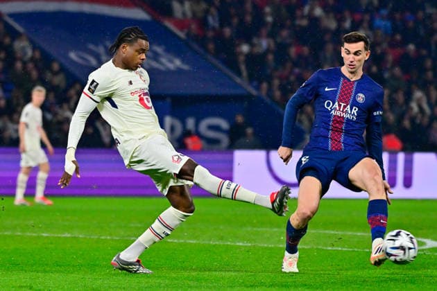 FOOTBALL : PSG vs Lille - Ligue1 - 16 01 2026 Nathan Ngoy ( 3 - Lille ) and Fabian Ruiz ( 8 - PSG ) during the Ligue 1 match between Paris Saint Germain and Lille OSC at Parc Des Princes on January 16 , 2026 in Paris, France. ( Photo by Federico Pestelini PsnewZ ) - ParisFrance  Copyright: xFedericoxPestelinix