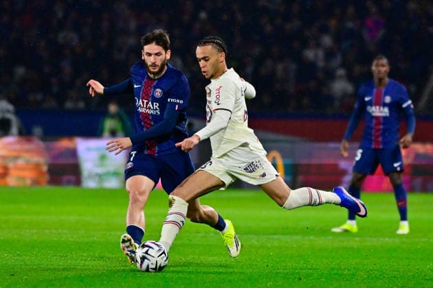 FOOTBALL : PSG vs Lille - Ligue1 - 16 01 2026 Ethan Mbappe ( 8 - Lille ) and Khvicha Kvaratskhelia ( 7 - PSG ) during the Ligue 1 match between Paris Saint Germain and Lille OSC at Parc Des Princes on January 16 , 2026 in Paris, France. ( Photo by Federico Pestelini PsnewZ ) - ParisFrance  Copyright: xFedericoxPestelinix