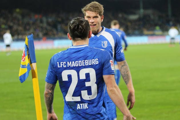 16.01.2026 Fußball Herren 2025 2026 2. Bundesliga 18. Spieltag Eintracht Braunschweig - 1. FC Magdeburg Eintracht-Stadion Braunschweig Marcus Mathisen (Magdeburg, 16, blau) jubelt mit Baris Atik (Magdeburg, 23, blau) nach dem 2:0. Braunschweig Niedersachsen Deutschland