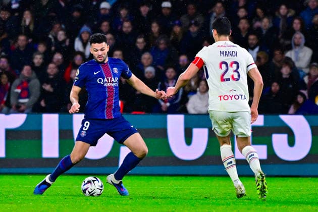 FOOTBALL : PSG vs Lille - Ligue1 - 16 01 2026 Goncalo Ramos ( 9 - PSG ) and Edon ZHEGROVA ( 23 - Lille ) during the Ligue 1 match between Paris Saint Germain and Lille OSC at Parc Des Princes on January 16 , 2026 in Paris, France. ( Photo by Federico Pestelini PsnewZ ) - ParisFrance  Copyright: xFedericoxPestelinix