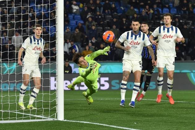 CALCIO - Serie A - Pisa SC vs Atalanta BC Marco Carnesecchi (Atalanta) saves during Pisa SC vs Atalanta BC, Italian soccer Serie A match in Pisa, Italy, January 16 2026 Pisa Italy  Copyright: xIPAxSport ABACAx