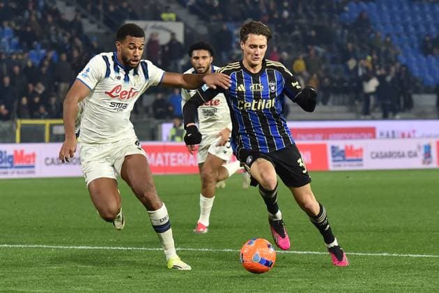 CALCIO - Serie A - Pisa SC vs Atalanta BC Gabriele Piccinini (Pisa) Isak Malcolm Kwaku Hien (Atalanta) during Pisa SC vs Atalanta BC, Italian soccer Serie A match in Pisa, Italy, January 16 2026 Pisa Italy  Copyright: xIPAxSport ABACAx