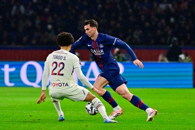 FOOTBALL : PSG vs Lille - Ligue1 - 16 01 2026 Fabian Ruiz ( 8 - PSG ) and Tiago SANTOS ( 22 - Lille ) during the Ligue 1 match between Paris Saint Germain and Lille OSC at Parc Des Princes on January 16 , 2026 in Paris, France. ( Photo by Federico Pestelini PsnewZ ) - ParisFrance  Copyright: xFedericoxPestelinix