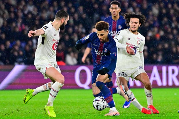 FOOTBALL : PSG vs Lille - Ligue1 - 16 01 2026 Ayyoub BOUADDI ( 32 - Lille ) and Desire Doue ( 14 - PSG ) during the Ligue 1 match between Paris Saint Germain and Lille OSC at Parc Des Princes on January 16 , 2026 in Paris, France. ( Photo by Federico Pestelini PsnewZ ) - ParisFrance  Copyright: xFedericoxPestelinix
