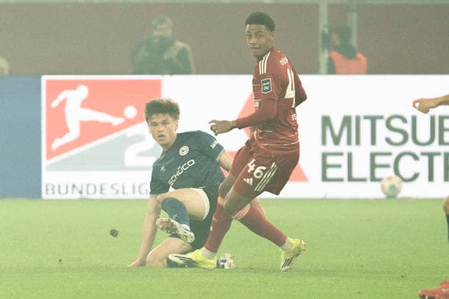 Deutschland: 2. Bundesliga 2025 26 Fortuna Düsseldorf vs. Arminia Bielefeld 18. Spieltag 16.01.2026 Merkur Spiel-Arena (Nordrhein-Westfalen) Maximilian Großer (Arminia Bielefeld, 19) Sima Suso (Fortuna Düsseldorf, 46)