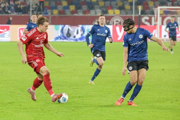 16.01.2026, xgrfx, Fussball 2.Bundesliga, Fortuna Duesseldorf - Arminia Bielefeld v.l. Christian Rasmussen (Fortuna Düsseldorf), Joel Felix (Arminia Bielefeld) (DFL DFB REGULATIONS PROHIBIT ANY USE OF PHOTOGRAPHS as IMAGE SEQUENCES and or QUASI-VIDEO) Duesseldorf