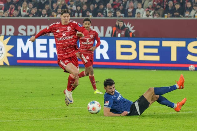 16.01.2026, xgrfx, Fussball 2.Bundesliga, Fortuna Duesseldorf - Arminia Bielefeld v.l. Cedric Itten (Fortuna Düsseldorf), Maximilian Bauer (Arminia Bielefeld) (DFL DFB REGULATIONS PROHIBIT ANY USE OF PHOTOGRAPHS as IMAGE SEQUENCES and or QUASI-VIDEO) Duesseldorf