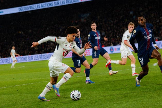 Tiago Santos of LOSC during the Ligue 1 McDonald s match between Paris Saint-Germain and LOSC Lille at Parc des Princes Copyright: xPaulinexFiguetx xSPPx Sportspressphoto_SPR82172