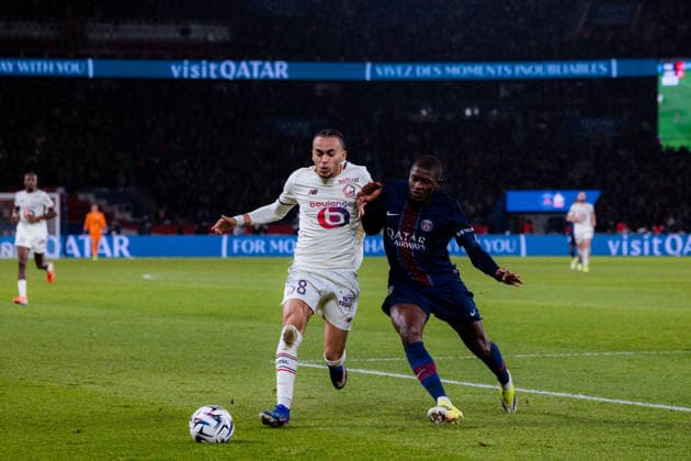Ethan Mbappe of LOSC and Nuno Mendes of Paris Saint-Germain during the Ligue 1 McDonald s match between Paris Saint-Germain and LOSC Lille at Parc des Princes Copyright: xPaulinexFiguetx xSPPx Sportspressphoto_SPR82178