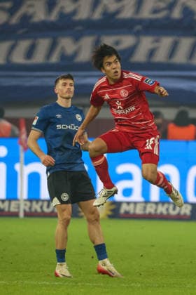 Düsseldorf, Deutschland 16. Januar 2026: 2. BL - 2025 2026 - Fortuna Düsseldorf vs. DSC Arminia Bielefeld Im Bild: v.li. Semir Telalovic (DSC) und Satoshi Tanaka (F95) DFL regulations prohibit any use of photographs as image sequences and or quasi-video. Merkur Spiel-Arena Nordrhein Westfalen